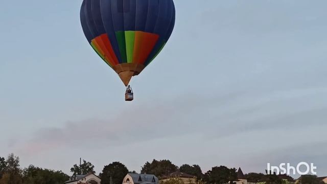 Воздушный шар летит к нам на встречу, на набережную г. Калуги 14 августа 2021 г #воздушный_шар смотреть онлайн