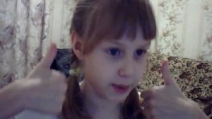 Маленькая девочка курит!!!