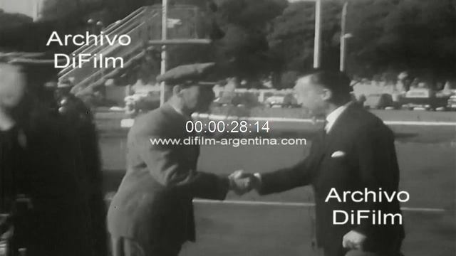 DiFilm - Juan Carlos Ongania viaja a la ciudad de Leones (Cordoba) 1968 смотреть онлайн