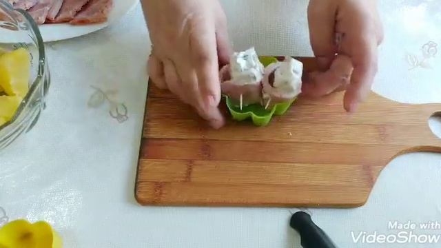 КАРТОФЕЛЬ ЗАВЕРНУТЫЙ В БЕКОН.СУПЕР РЕЦЕПТ.ГОТОВЬТЕ ВМЕСТЕ СО МНОЙ. смотреть онлайн