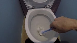 Как слить воду из унитаза для чистки,замены или при отъезде с дачи на зиму. 10 секунд и готово)!