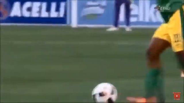 За этот финт игроку дали жёлтую карточку смотреть онлайн