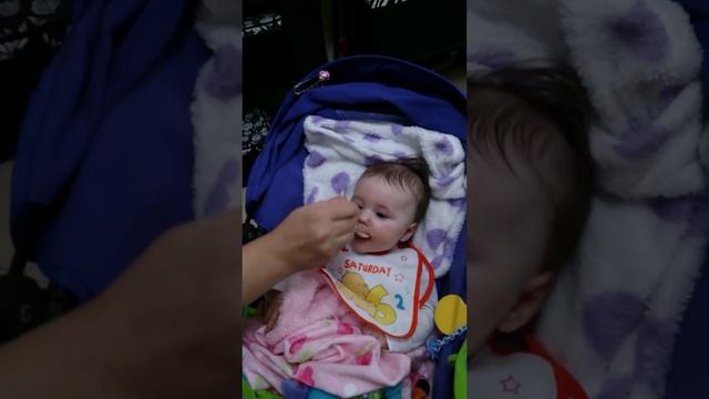 Первый раз едим банан смотреть онлайн