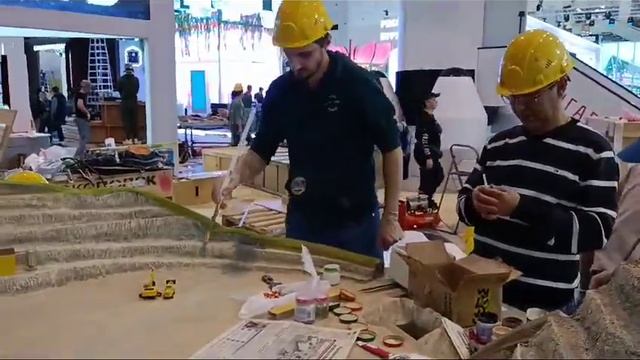 Монтаж макета карьера - форум Россия на ВДНХ смотреть онлайн