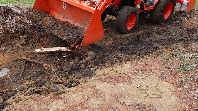 #38 Can you remove a tree stump with a compact tractor? Kubota B2601 with the LA435 front end loade смотреть онлайн