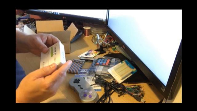 Hackerboxes 0010 - Python Pi - Unboxing смотреть онлайн
