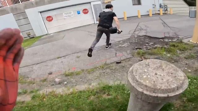 SPIDERMAN Fights Crime - Real Life Parkour POV смотреть онлайн