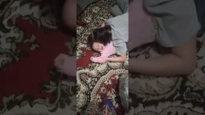 Старшие дети издеваются над младшим