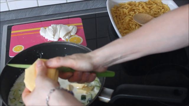 Макаронная запеканка в сливочно-сырном соусе смотреть онлайн