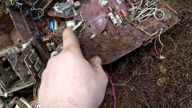 РАСКОПКИ ЧЕРНОГО МЕТАЛЛА! МЕДЬ, ПЛАТЫ, РАДИОДЕТАЛИ! смотреть онлайн
