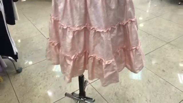 Женский розовый плащ и платье смотреть онлайн