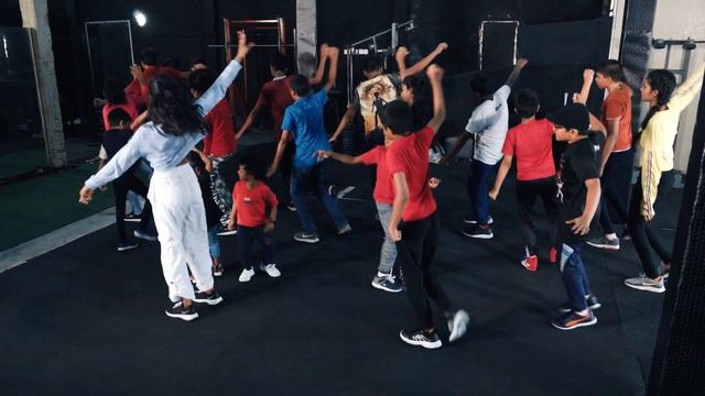 TROMBONE DaNcE | COOL STEPS KIDS | RaMoD Choreography | AronChupa & Little Sis Nora смотреть онлайн