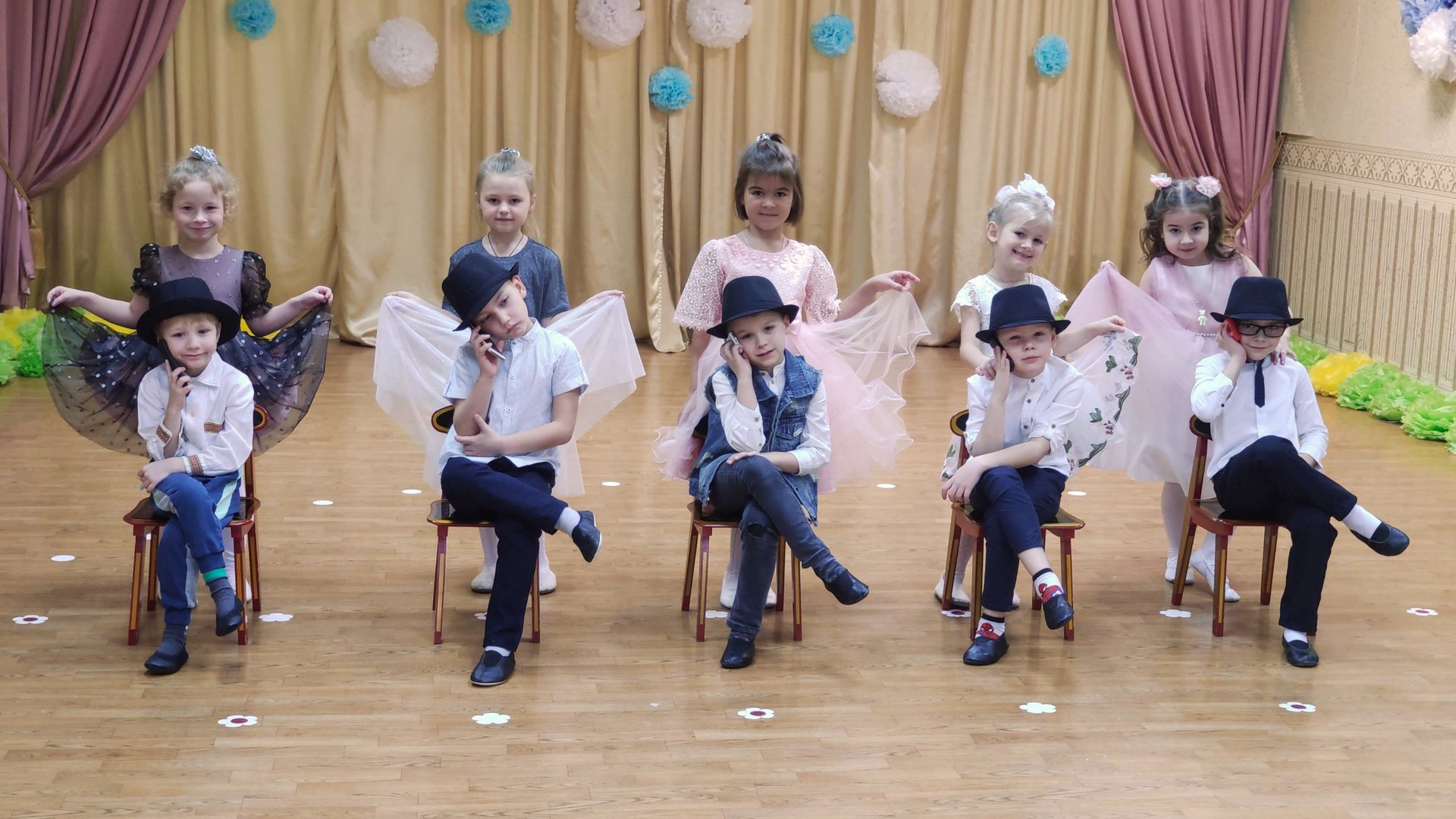 Танец на 8 марта. Танец бизнесменов. Танец со шляпами. Танец на 8 марта смотреть онлайн