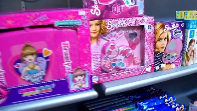 Магазин игрушек. Купили набор пластилина и набор детской косметики. Vika TV