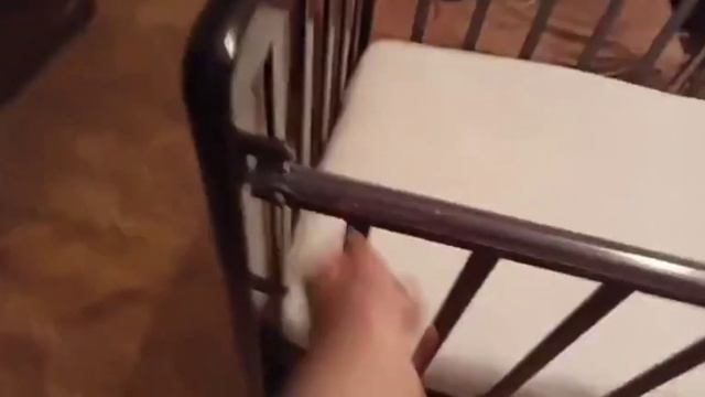 Детская кроватка Фея - 3 с продольным маятником, матрасиком и ящиком. смотреть онлайн