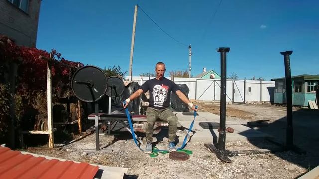 Training in the street.Упражнения в домашних условиях с резиновыми петлями для проработки плеч смотреть онлайн