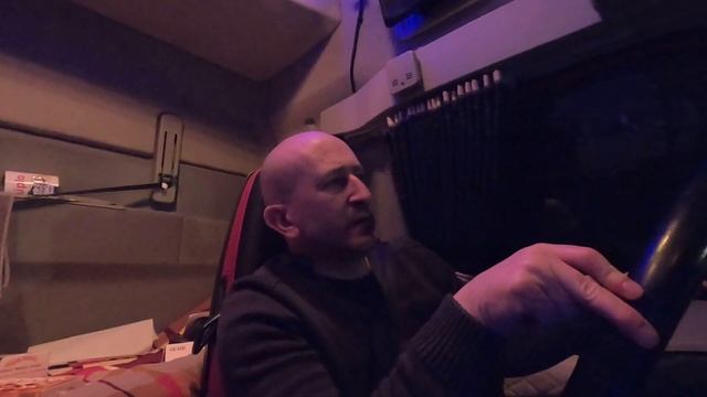 Ночной дальнобой. Рассказ как сервис Volvo отремонтировали мне мою ВАЛЮХУ и что с ней было не так. смотреть онлайн