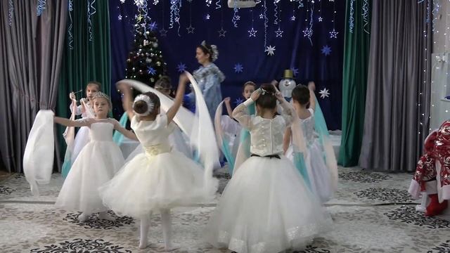 Новогодний утренник в детском саду "Солнышко" с.Ботлих (часть 2) смотреть онлайн