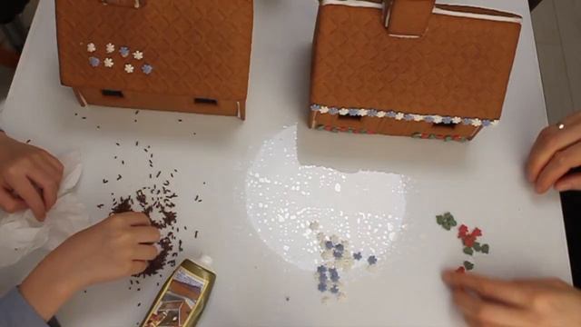 Собираем Рождественский домик с ИКЕА / Плохая глазурь из тюбика / Краткий обзор стола на Сочельник смотреть онлайн