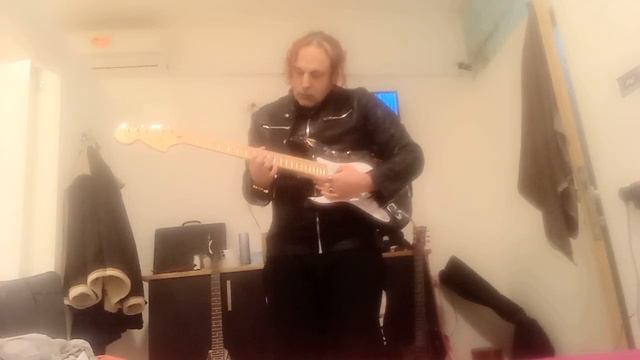 squier stratocaster affinity is better than fender!! its just a name!!by leo king fischer עומר פישר смотреть онлайн