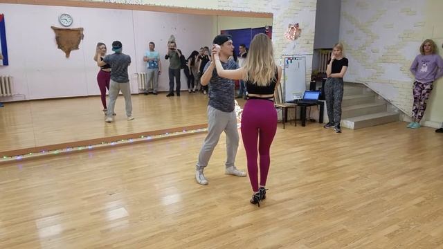 OlaSalsa - Bachata sensual. Продолжающие. Урок 9.01.19 смотреть онлайн