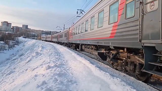 Электровоз ЧС4Т-306 с приветливой бригадой. смотреть онлайн
