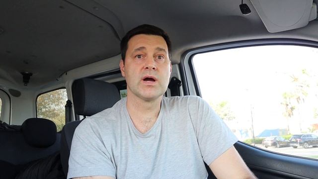 Малыш по имени Блэки, и его заслуженный отдых. Старенькая собака.