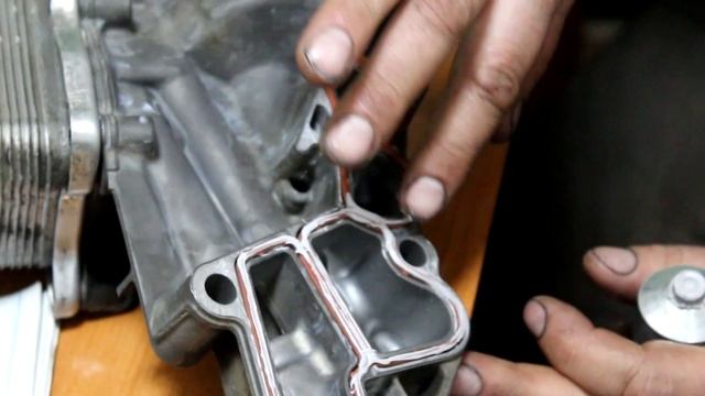 Mercedes-Benz W212 E300. Двигатель 272. Причина обрыва обводного ремня. Устранение течи масла смотреть онлайн