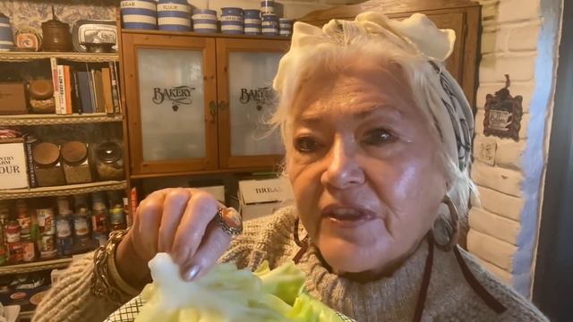 Snapdragons / Stuffed Cabbage Rolls and A Rabbit Hole смотреть онлайн