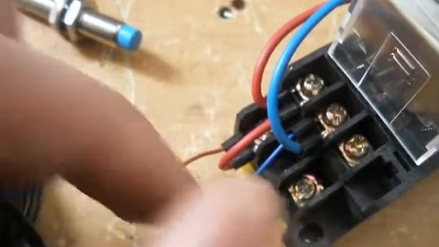 Индуктивный датчик и реле для увеличения возможностей смотреть онлайн