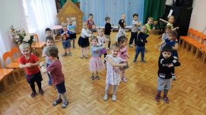 Танец "У каждого мама своя" средняя группа 2020г