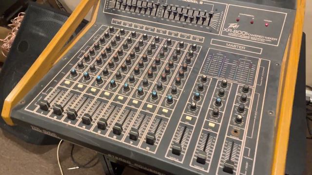 Vintage 1982 Prosumer Peavey XR-800 Powered Sound Mixer Overview смотреть онлайн