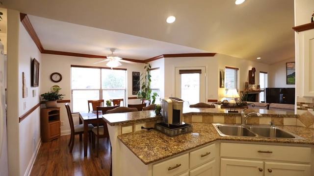 Charming home in a great neighborhood! Listed by John Thurston смотреть онлайн