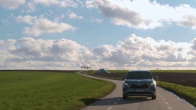 Essai Toyota Highlander, le SUV 7 places géant qui consomme moins qu'un Peugeot 2008 ! :-o смотреть онлайн