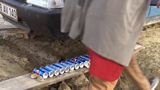 Car Vs 2 Board ARAÇLA 2 TAHTA ÜZERİNDEN DEREDEN GEÇTİK Üstelik PEPSİ'LERin üstünden experiment смотреть онлайн