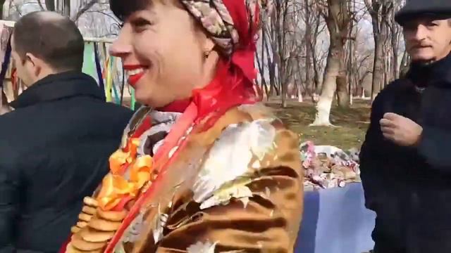 Масленичные гуляния в Комсомольском парке смотреть онлайн