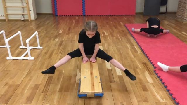 Офп для детей , Спортивная Аэробика , кувырки вперед , угол на лавочке смотреть онлайн