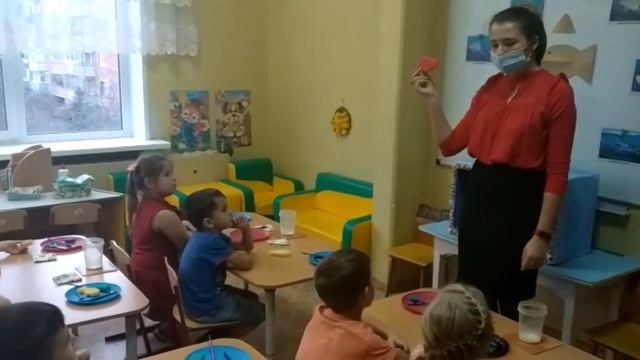 Занятие в старшей группе по художественному конструированию из бросового материала "Золотая рыбка" смотреть онлайн