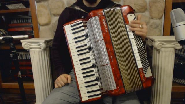 3311 - Red Hohner Tango VM Piano Accordion LMMM 41 120 $1799 смотреть онлайн
