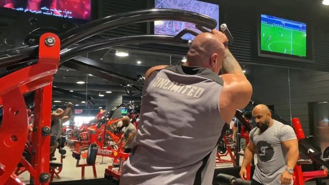 Massive Back Training with PRO from Kuwait / Массивная тренировка спины с ПРО из Кувейта смотреть онлайн