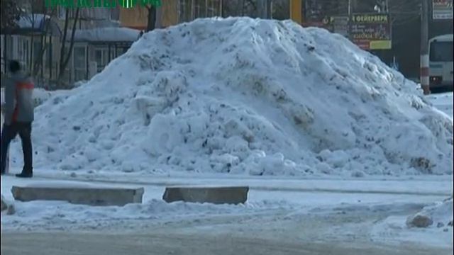 Зима только началась, а на улицах горы снега смотреть онлайн