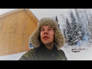 Ловим хариуса. Одна лунка делает раздачу рыбы. Отдых на избе. Евроизба. Собачка Луна всегда с нами.