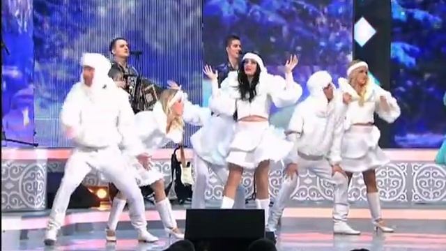 Kevin McCoy и Надежда Кадышева. Снег летит. Кремль.