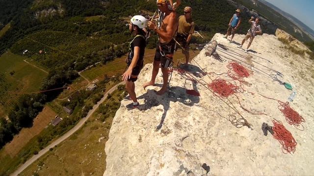 Алексей на 5 гроте Качи-Кальона Роупджампинг в Крыму с командой Скайлайн смотреть онлайн