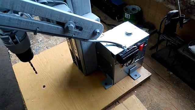 Сверлильный станок из шуруповерта. смотреть онлайн