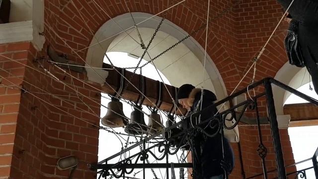 Звонарь Илья Раров.
Колокольный фестиваль в Заиконоспасском монастыре 22.12.2018 г. смотреть онлайн