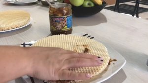 Вафельный торт со сгущенкой. Торт из вафельных коржей. Десерт Быстро. Торт без выпечки