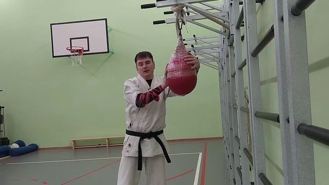 Удары рукой в карате и в боксе. В чём отличия? смотреть онлайн