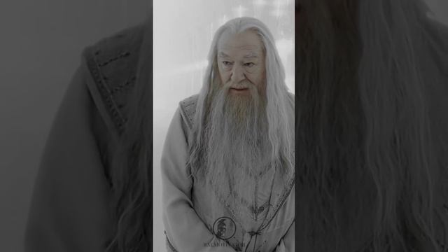 В Хогвартсе тот, кто просит помощи Гарри, всегда её получает. смотреть онлайн