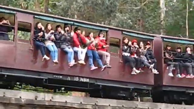 Nina, Tina, Andrea, Miss Huang on Puffing Billy Train смотреть онлайн